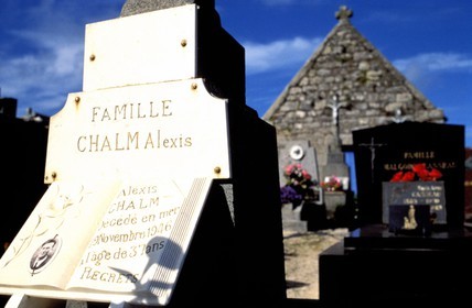 France, Finistère (29), île d'Ouessant, cimetière de Lampaul, tombe d'un marin