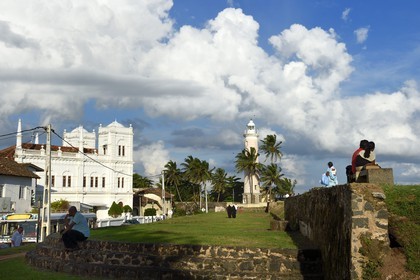 Sri Lanka, Province du Sud, Fort de Galle, classé Patrimoine Mondial de l'UNESCO, la mosquée Meera et le phare