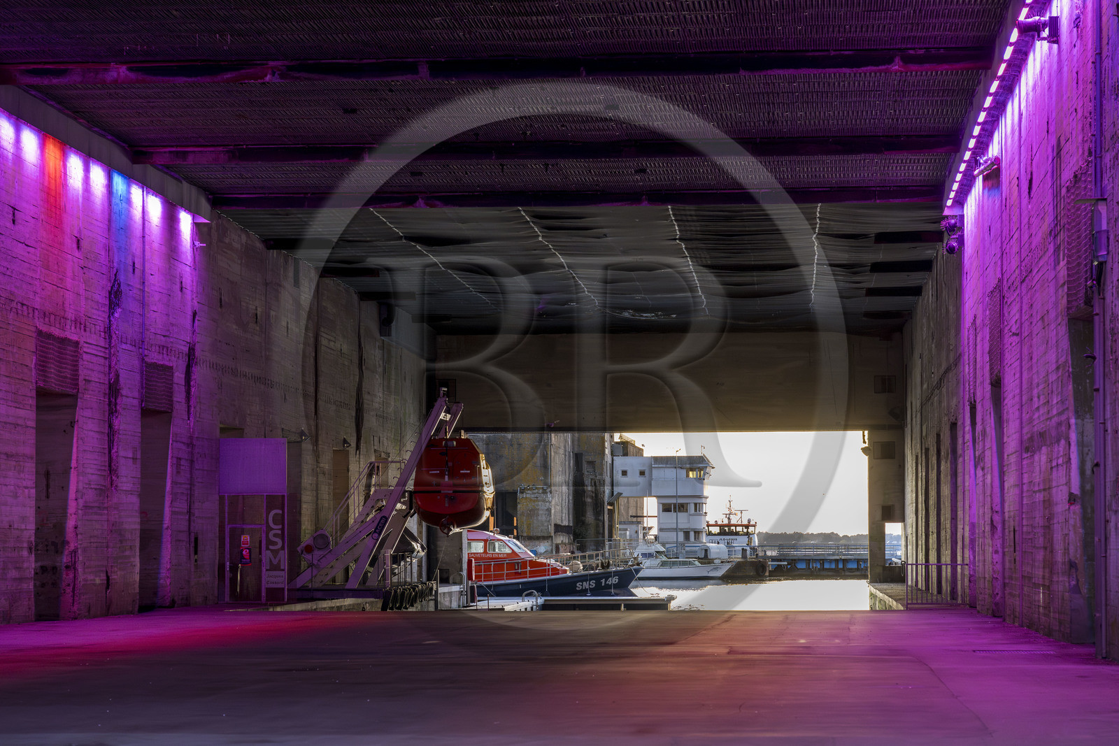 France, Loire-Atlantique (44), Saint-Nazaire, réhabilitation de la base sous-marine allemande construite lors de la dernière guerre mondiale et transformée en espace culturel