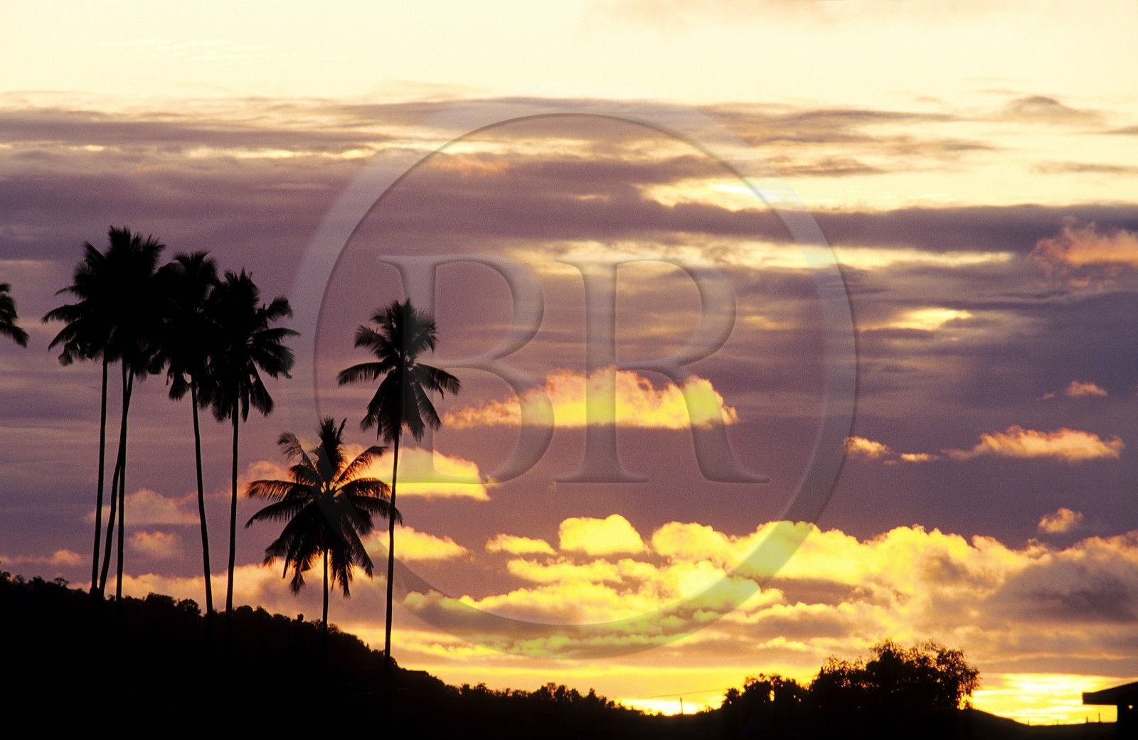 Indonésie, Sulawesi (les Célèbes), coucher de soleil aux îles Togian