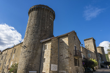 France, Aveyron (12), Causses et les Cévennes, paysage culturel de l'agro-pastoralisme méditerranéen, classés Patrimoine Mondial de l'UNESCO, Sainte-Eulalie-de-Cernon sur la route de Saint-Jacques-de-Compostelle