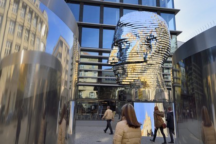 République Tchèque, Prague, Nove Mesto, La tête de Franz Kafka, une statue mécanique de l'artiste David Cerny