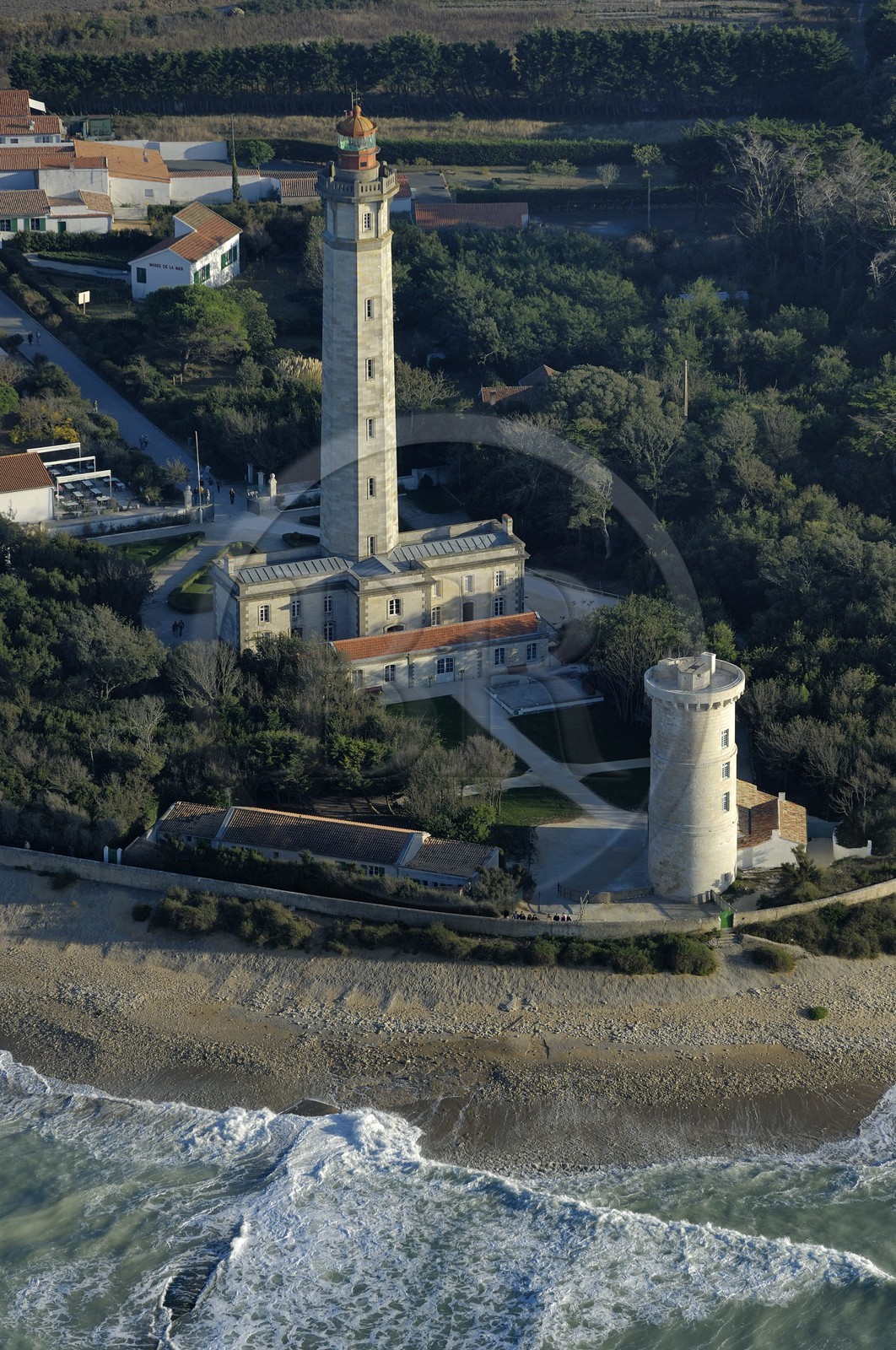 France, Charente-Maritime (17), Ile de Ré, Phare des Baleines (vue aérienne)