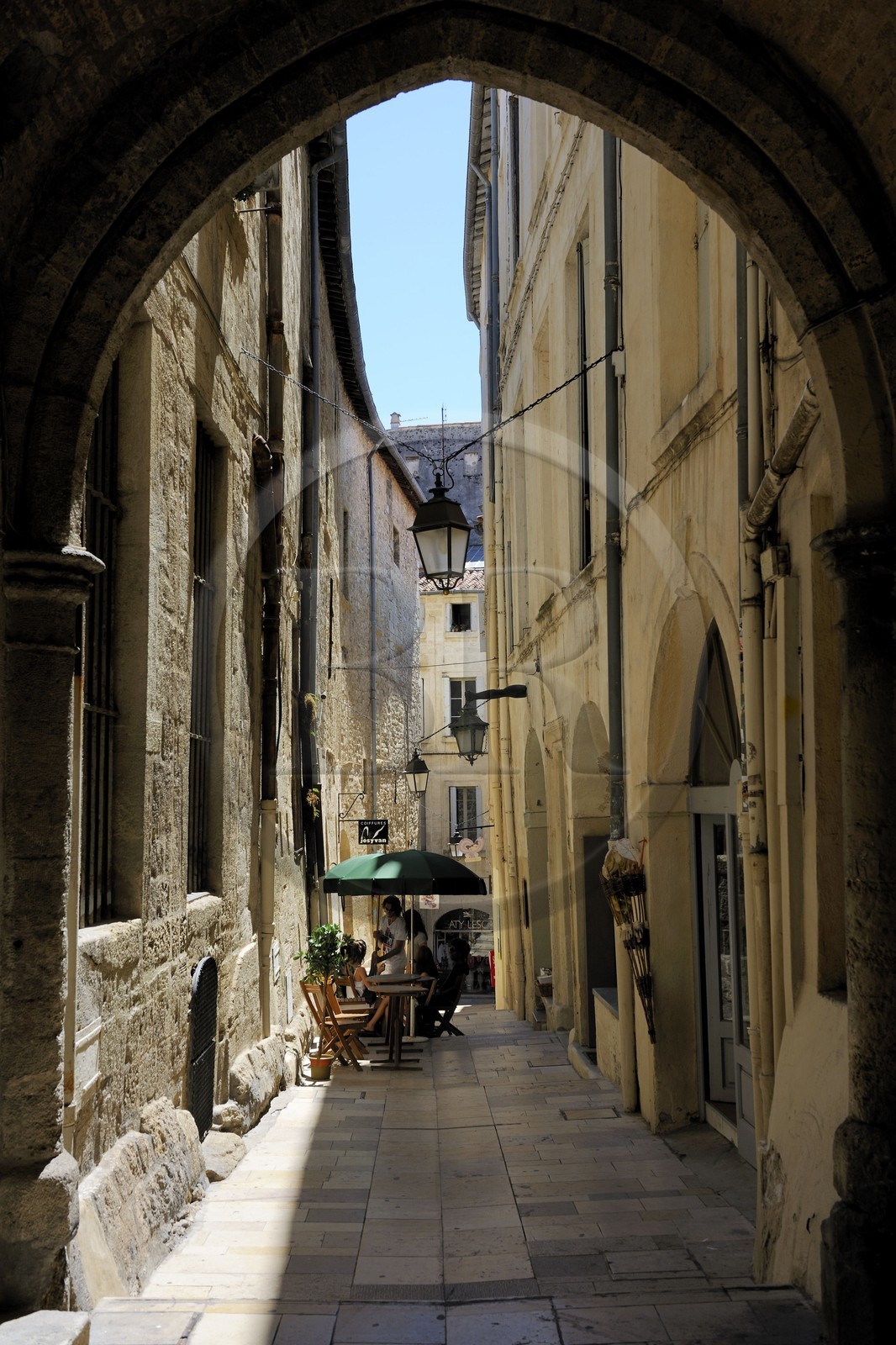 France, Hérault (34), Montpellier, centre historique, l'Ecusson, le passage voûté de la rue du bras de fer