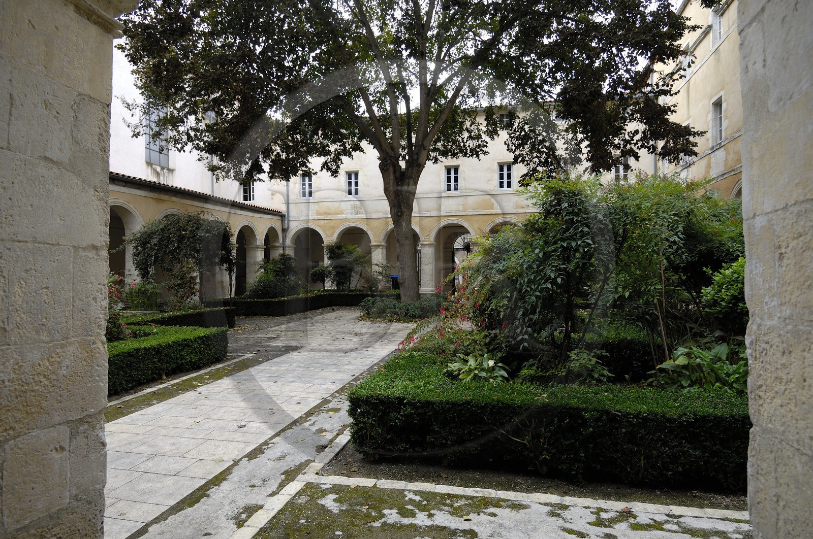 France, Charente-Maritime (17), La Rochelle, cloitre des Dames Blanches
