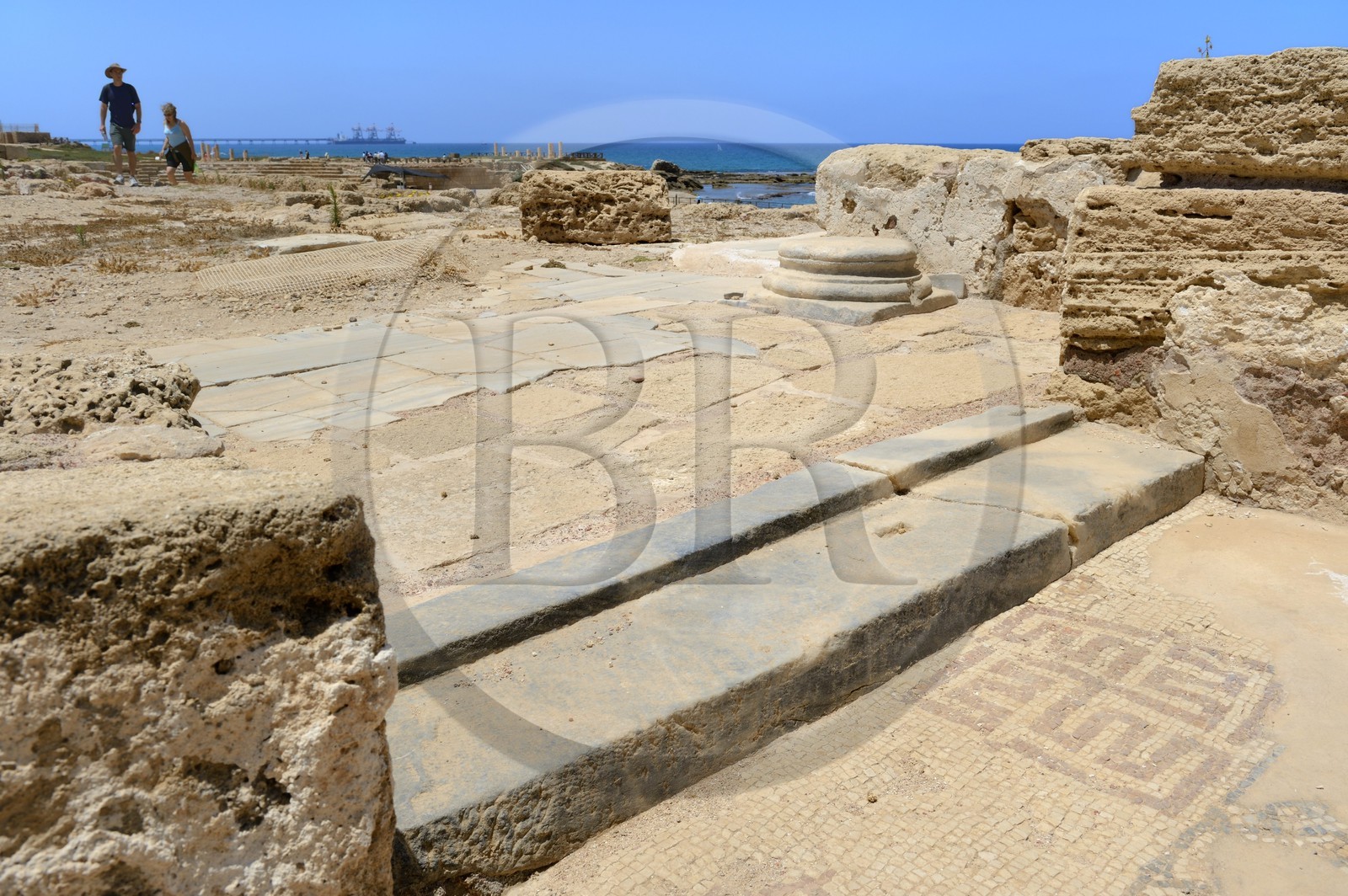 Israël, district d'Haifa, Césarée (Caesarea Maritima), ruines de Césarée, les anciens bains au dessus  de l'hippodrome romain
