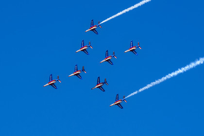France, Bouches-du-Rhône (13), Salon-de-Provence, base aerienne 701, base de la Patrouille de France (PAF pour Patrouille acrobatique de France) de l'Armée de l'air et de l'espace française, les avions Alphajet volent en formation Dard