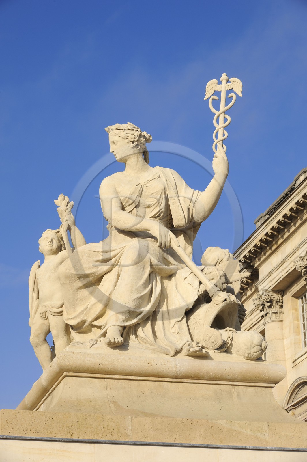 France, Yvelines (78), château de Versailles, classé Patrimoine Mondial de l'UNESCO, statue La Paix de Jean-Baptiste Tuby