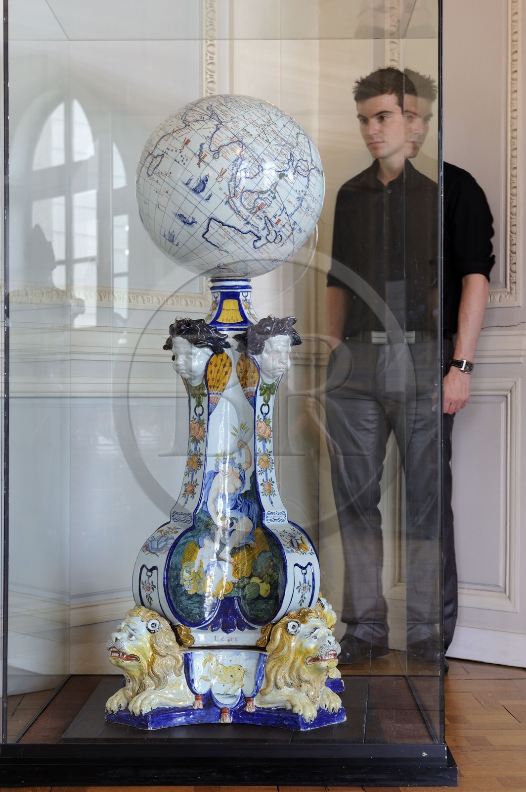 France, Seine-Maritime (76), Rouen, musée de la céramique, la sphère céleste de pierre Chapelle chef-d'oeuvre de la faience