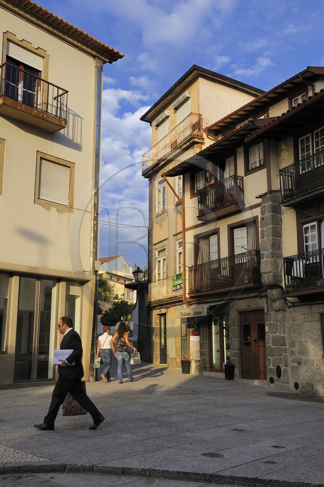 Portugal, Minho region, Guimaraes, town listed as World Heritage by UNESCO, passage towards the Largo dos Laranjais square