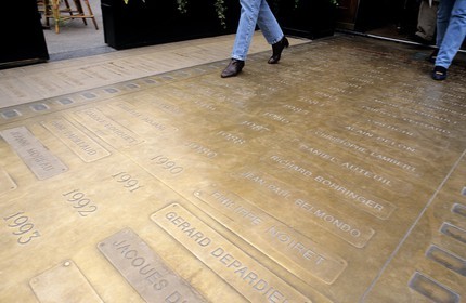 France, Paris (75), le trottoir des célébrités devant le Fouquet's