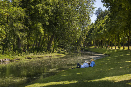 France, Oise (60), Chantilly, le chateau de Chantilly, le canal des Morfondus dans  le parc du Domaine