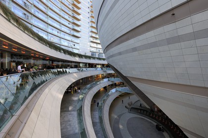 Turkey, Istanbul, Levent District, Kanyon Shopping Mall (Kanyon Alisveris Merkezi) by Jerde Partnership and Tabanlioglu architects firm, sphere with a multiplex cinema