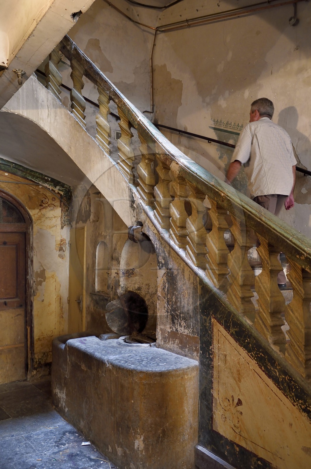 France, Var (83), Draguignan, rue de Trans, puit à l'intérieur d'un hotel particulier du XVIIIème siècle