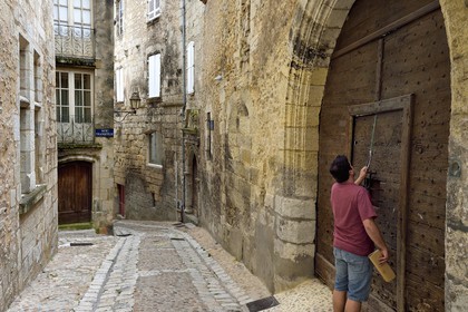France, Dordogne (24), Périgord Blanc, Périgueux, vieille ville, porche dans la rue du Calvaire