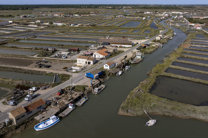 France, Charente-Maritime (17), Ile d'Oléron, Dolus-d’Oléron, le port ostréicole du Chenal d'Arceau
