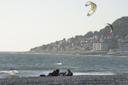France, Seine-Maritime (76), la commune de Sainte-Adresse prolonge Le Havre par la côte, la grande plage de galets