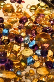 Sri Lanka, Province de Sabaragamuwa, Ratnapura, Jem Bank, pierres semi-précieuses (Saphir, rubis, turquoise, topaze, améthyste, grenat ...)