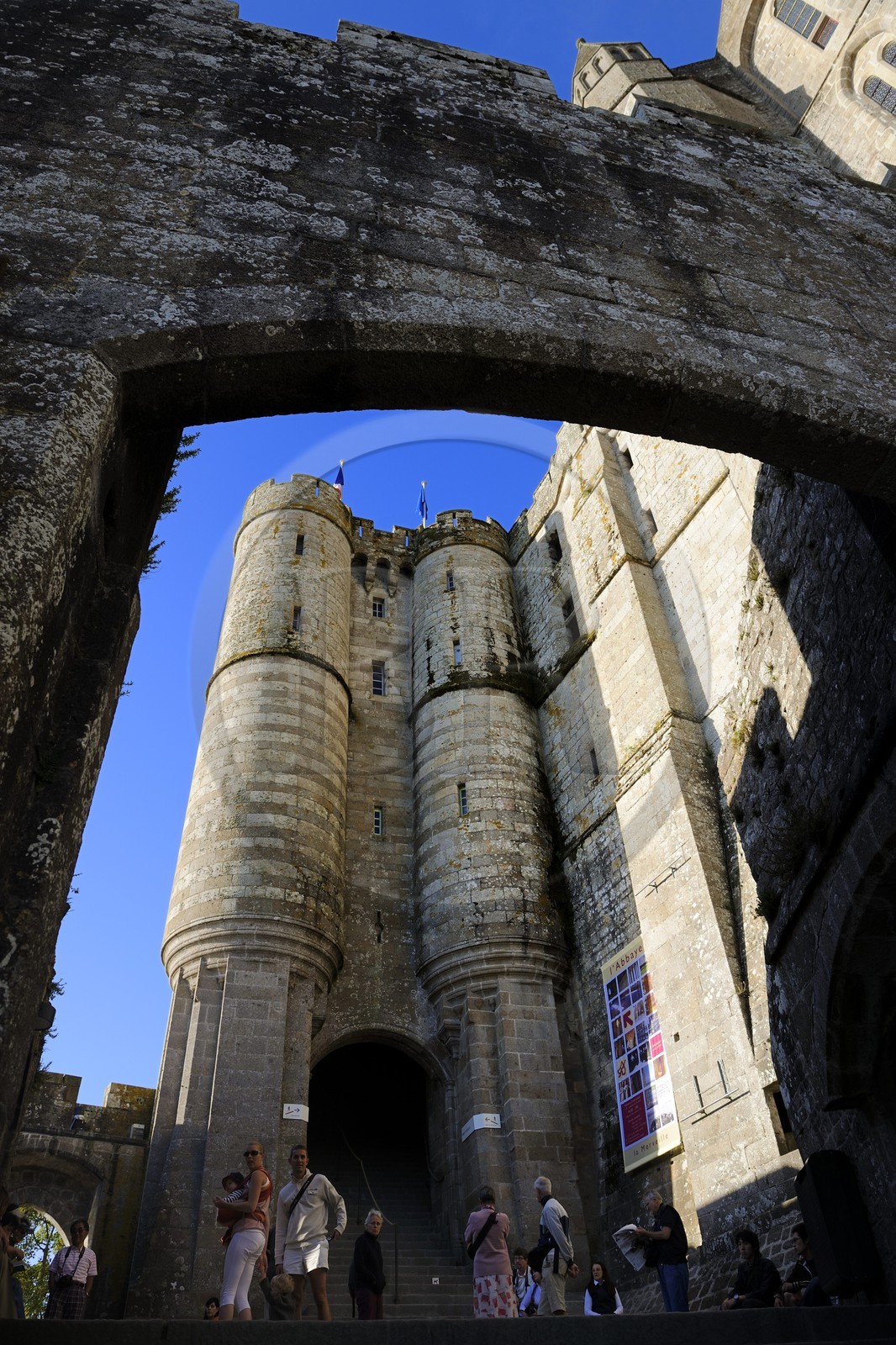 France, Manche (50), Mont-Saint-Michel, classé Patrimoine Mondial de l'UNESCO, le Châtelet entrée fortifiée de l'abbaye