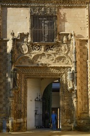 Espagne, Andalousie, Séville, Alcazar de Séville (Reales Alcazares de Sevilla), classé Patrimoine Mondial de l'UNESCO, porte du Palacio de los Duques de Arcos