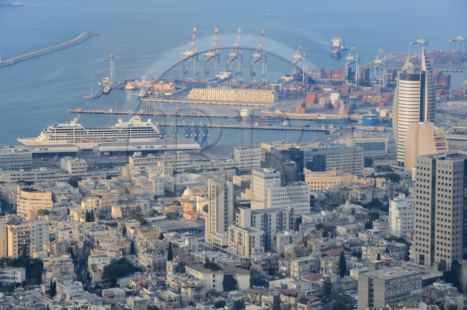 Israel, Haïfa, le centre ville et le port depuis le Mont Carmel