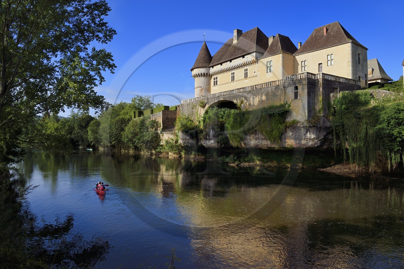 France, Dordogne (24), Périgord Noir, vallée de la Vézère, Thonac, le Chateau de Losse sur son éperon rocheux au bord de la Vézère