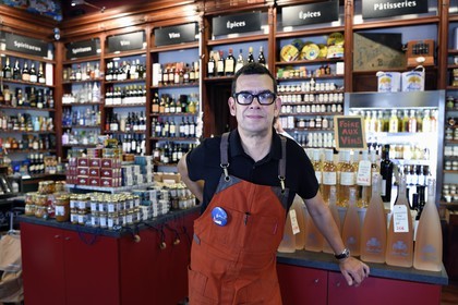 France, Pyrénées-Atlantiques (64), Pays-Basque, Biarritz, Chez Arosteguy épicerie fine créée en 1876, Pierre Arosteguy