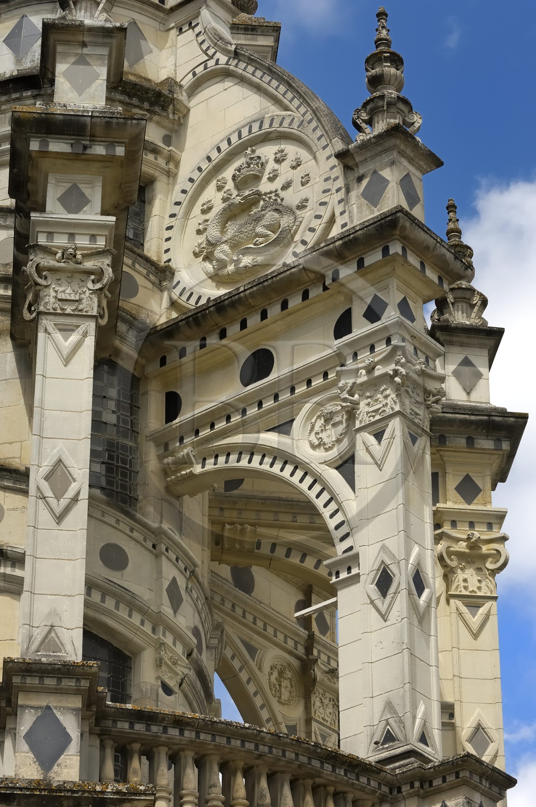 France, Loir et Cher (41), Vallée de la Loire classée Patrimoine Mondial de l' UNESCO, château de Chambord, détail de la lanterne de la terrasse du toit