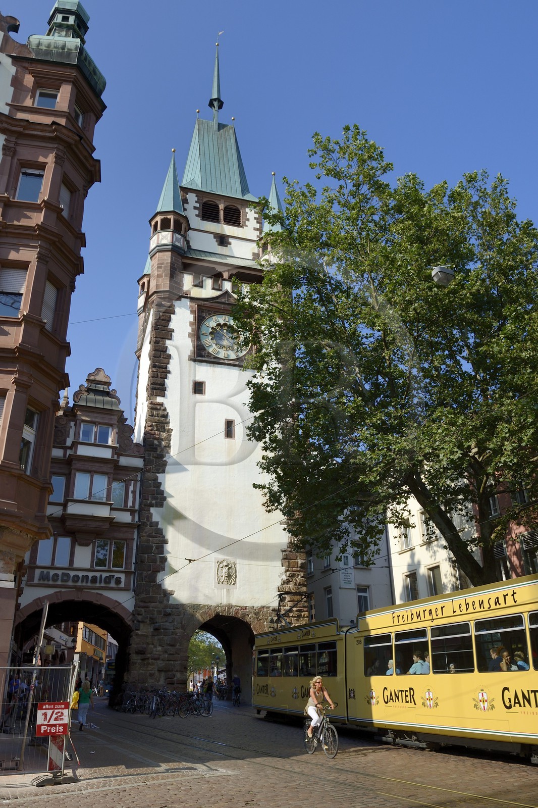 Germany, Baden-Wurttemberg, Freiburg im Breisgau, tram on the street Kaiser-Joseph Strasse and the Martinstor one of the original city gates in the background