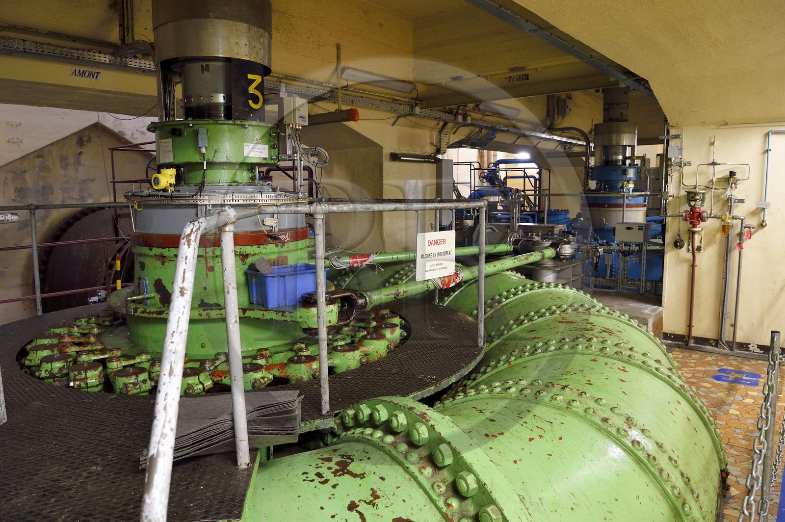 France, Alpes-de-Haute-Provence (04), barrage du lac de Castillon qui retient les eaux du Verdon, une des quatre turbines