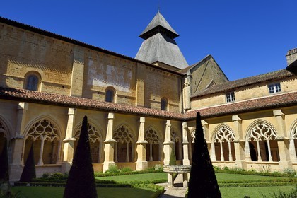 France, Dordogne (24), Périgord Noir, Le Buisson-de-Cadouin, abbaye de Cadouin, étape sur le chemin de Compostelle, site classé Patrimoine Mondial de l'UNESCO, le cloitre du XVe siècle
