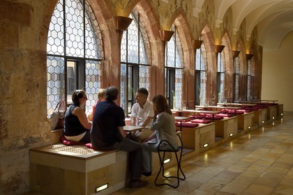 Germany, Baden-Wurttemberg, Freiburg im Breisgau, the Augustiner Museum, café in the cloister