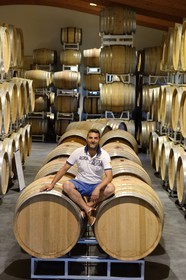 France, Loire (42), Parc Naturel Régional du Pilat, le domaine du Monteillet Stéphane Montez, Stéphane Montez dans sa cave