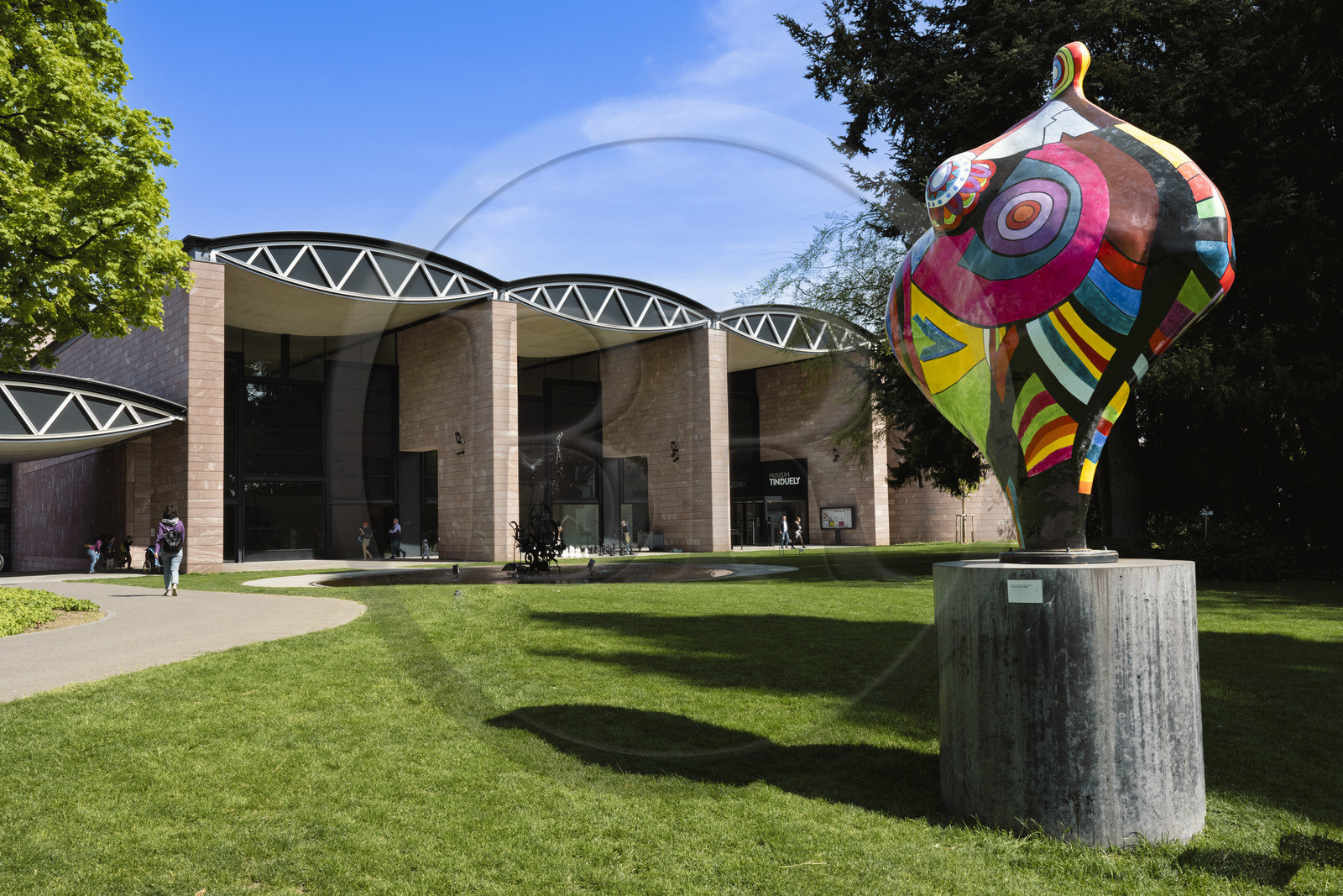 Suisse, Bâle, musée Tinguely, sculpture de Niki de Saint Phalle dans le parc