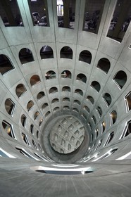 France, Rhône (69), Lyon, Place des Célestins, parking souterrain hélicoïdal conçu par Michel Targe, Daniel Buren et Jean-Michel Wilmotte (1994)