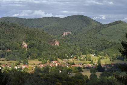 France, Bas Rhin, Northern Vosges Regional Natural Park, Obersteinbach, Klein Arnsberg Castle left and Wasigenstein Castle ruins right overlooking the village