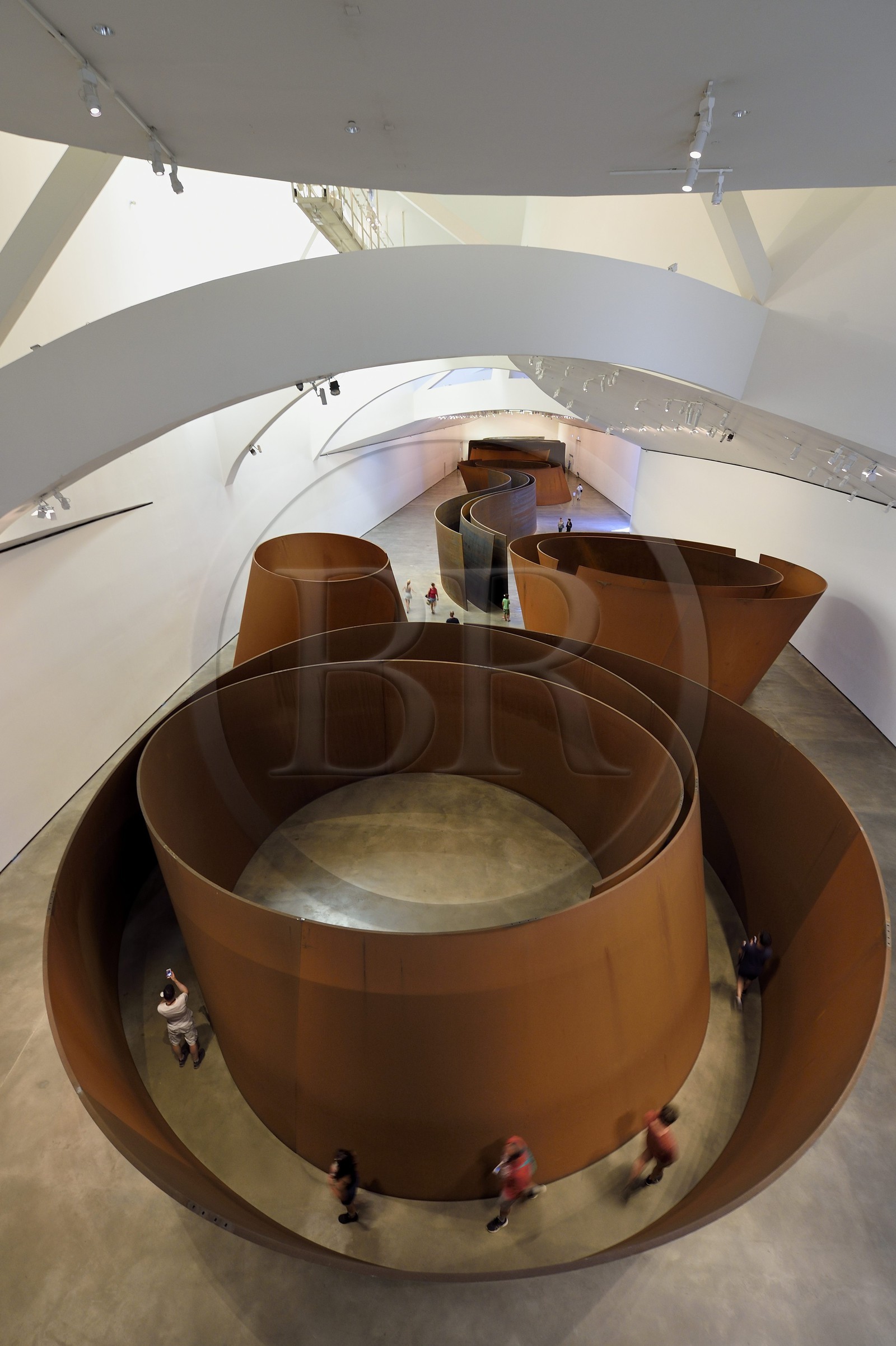 Espagne, Pays basque espagnol, Biscaye, Bilbao, le musée Guggenheim de l'architecte Frank Gehry, La Matière du temps (The Matter of Time), 1994–2005, huit sculptures en acier patinable par Richard serra