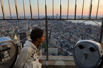 Etats-Unis, New York, Manhattan, vue depuis l'Empire State Building sur la partie sud de Manhattan, le One World Trade Center (1WTC) et la Hudson River