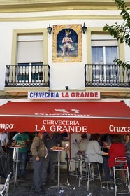 Espagne, Andalousie, Séville, quartier de Triana, brasserie (cerveceria) dans calle San Jacinto