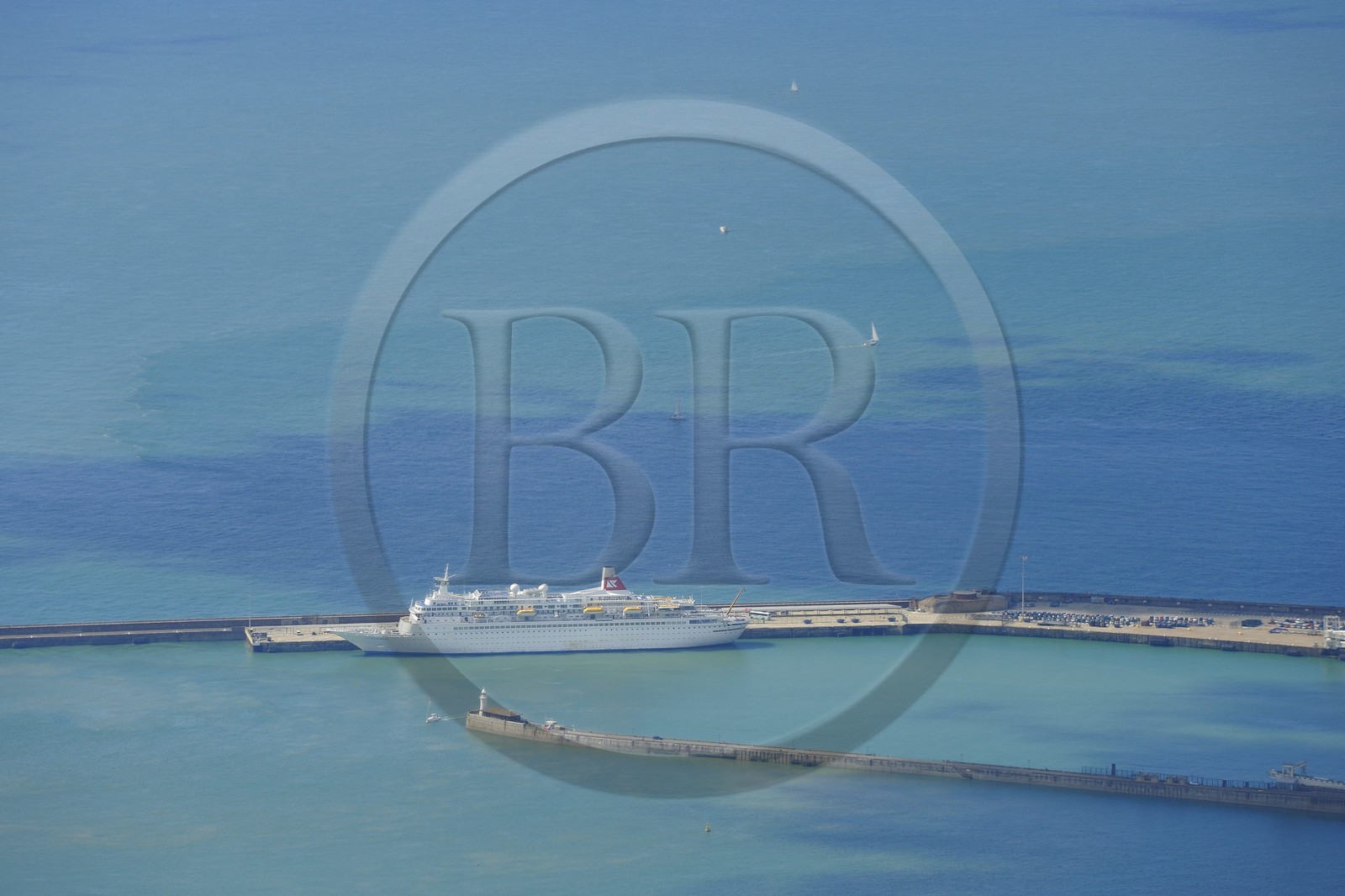 Royaume-Uni, Angleterre, Kent, port de Douvres (vue aérienne)