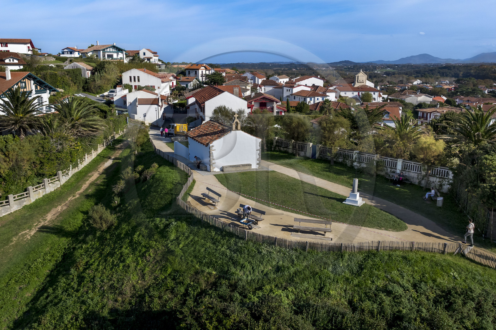 France, Pyrénées-Atlantiques (64), la côte du Pays-Basque à Bidart, la chapelle de la Madeleine (vue aérienne)