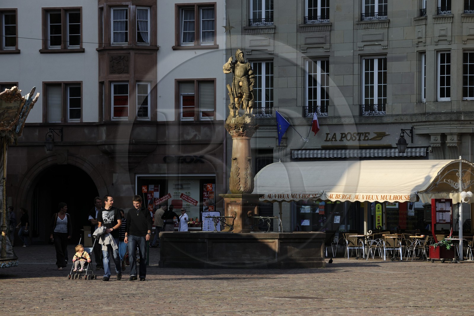 France, Haut-Rhin (68), Mulhouse, place de la Reunion, la fontaine du Hallebardier