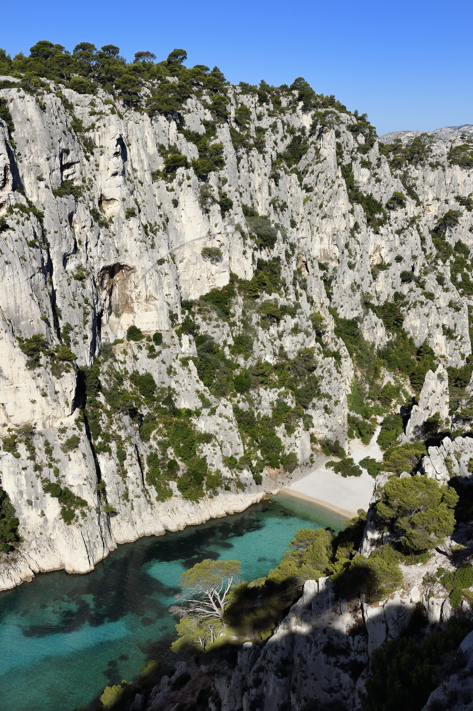 France, Bouches-du-Rhône (13), Marseille, Parc national des Calanques, Calanque d'En-Vau et sa plage (demande d'autorisation nécessaire avant publication)