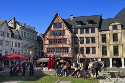 France, Seine-Maritime (76), Rouen, maisons à pans de bois place du Vieux Marché