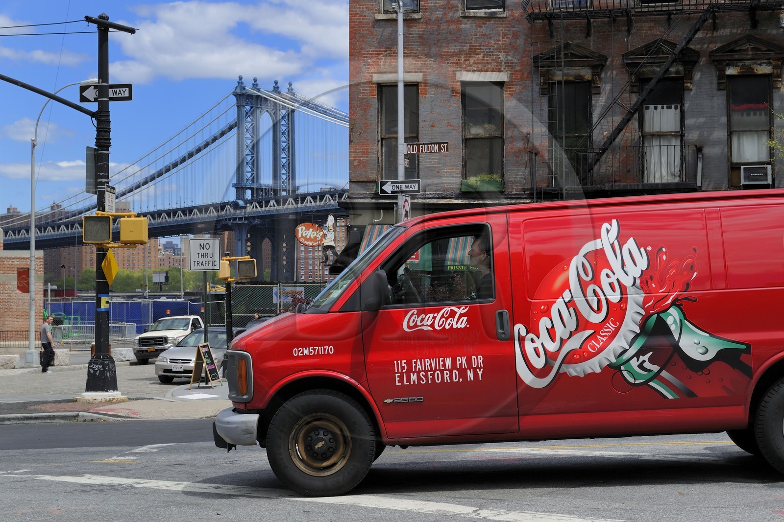 Etats-Unis, New York, Brooklyn, camionnette Coca-Cola sous le Brooklyn bridge