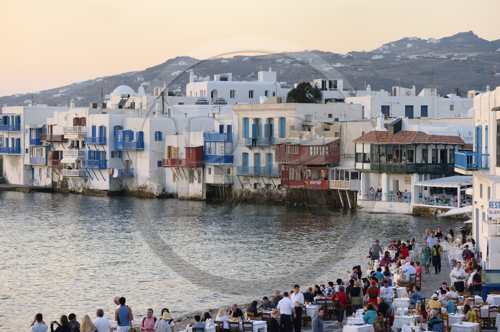 Grèce, Les Cyclades, mer Égée, île de Mykonos, Chora (Mykonos town), quartier de la petite Venise (Little Venice)
