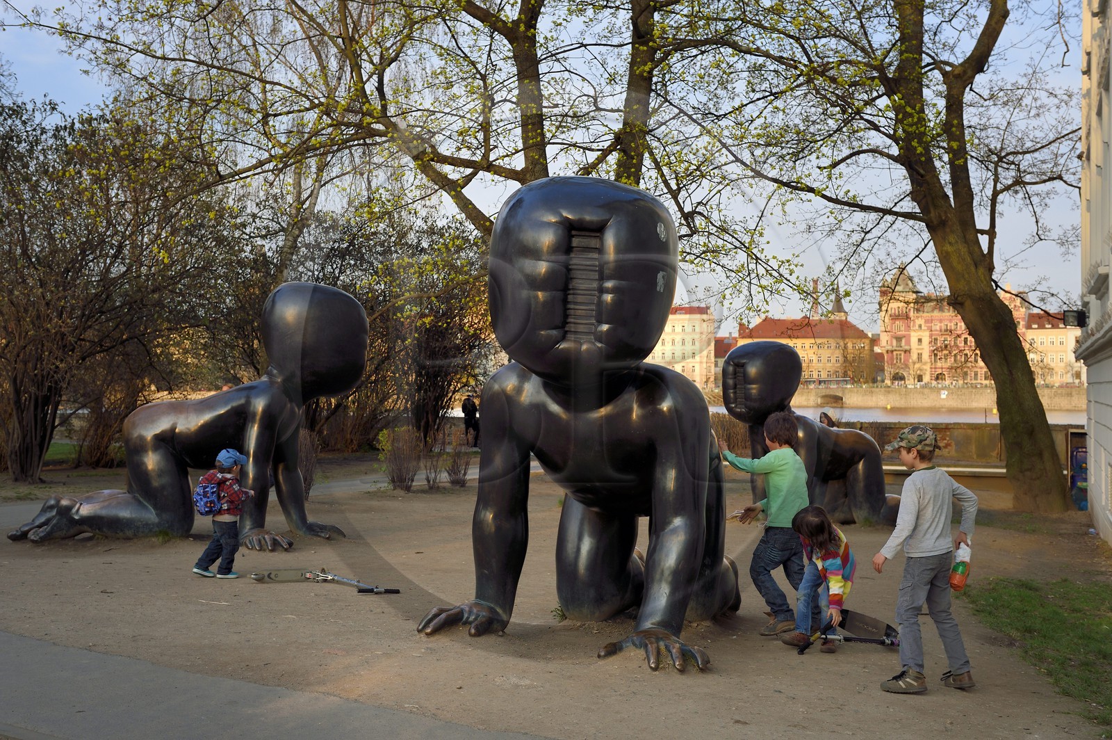 République Tchèque, Prague, quartier de Kampa, les Miminka Babies de l'artiste David Cerny