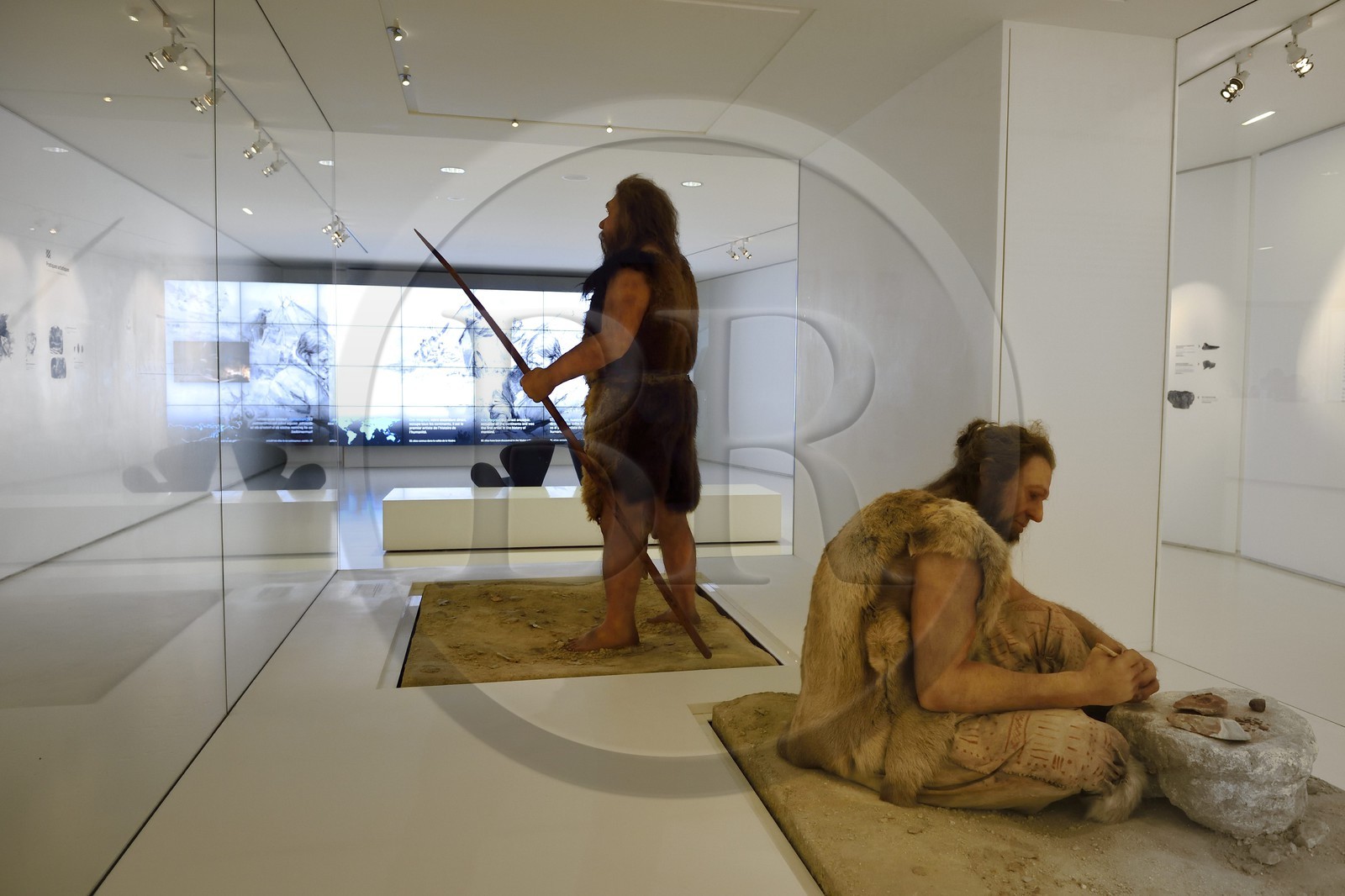 France, Dordogne (24), Périgord Noir, vallée de la Vézère, Les Eyzies-de-Tayac-Sireuil, site classé Patrimoine Mondial de l'UNESCO, Pôle International de la Préhistoire, reconstitution préhistorique