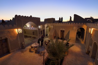 Iran, Province d'Ispahan, désert du Dasht-e Kavir, Mesr dans la région de Khur et Biabanak, gite dans une maison traditionnelle de l'oasis de Farahzad