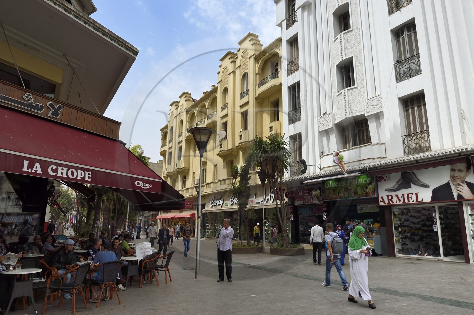 Morocco, Casablanca, place du 16 novembre et rue du Prince Moulay Abdallah, Bennarosh building facing the Baille building with the Café de la Choppe